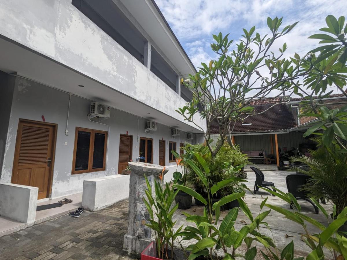 Rumah Pagar Merah Homestay Yogyakarta Dış mekan fotoğraf